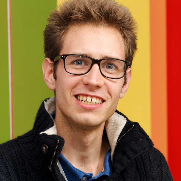 Thumb ticker simon gabriel